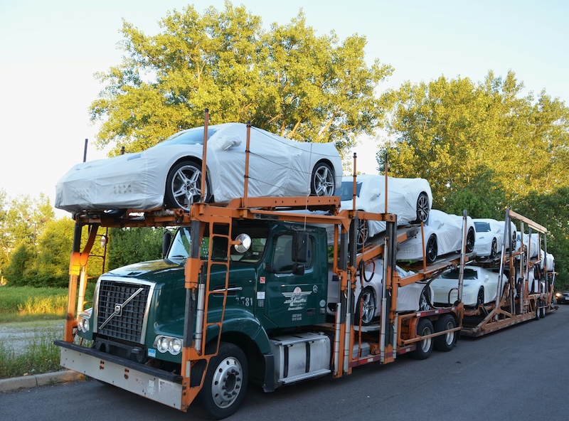 Enclosed car transport carrier